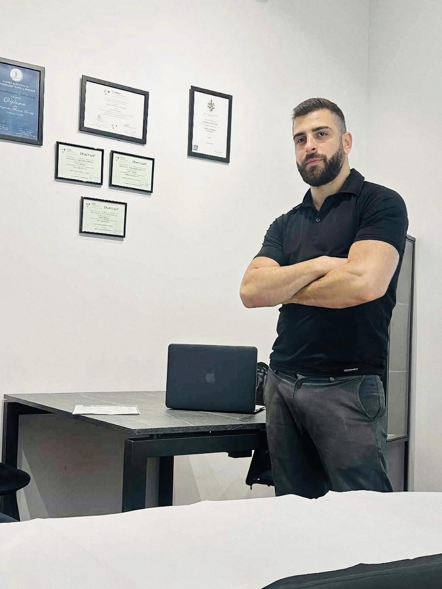Χαράλαμπος Νεοκλέους